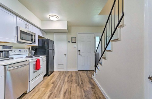 Capital View Apartment | Great location! 2-BR with queen bed near UAMS, Little Rock with WiFi, AC