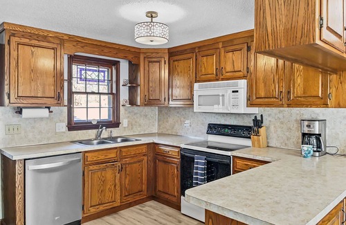 Osterville House | Great Outdoor Space Central AC WIFI Family Friendly