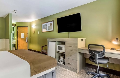 Poulsbo Resort | Great Relaxing Overnight Stay at GuestHouse Poulsbo! Pets Allowed, Free Parking