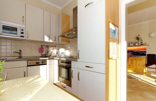 Ostseebad Kuhlungsborn Apartment | Great vacation apartment on the Baltic Sea with large balcony, sauna area & pool in the house