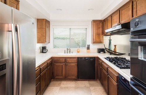 Northwood House | Great Value ! Home with Large, Tropical Yard!