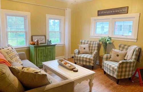 Rolla House | Green Acres Farmhouse Fugitive Beach/Military/MS&T