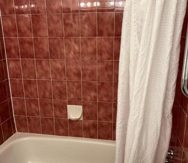 Whitecourt Hotel | Green Gables Inn