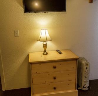 Burney Hotel | Green Gables Motel & Suites