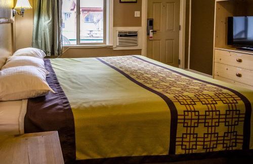 Burney Hotel | Green Gables Motel & Suites