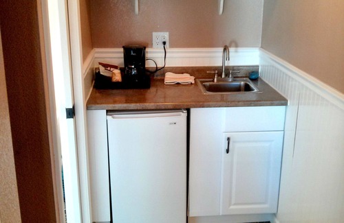 Burney Hotel | Green Gables Motel & Suites