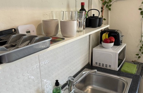 Kensington House | Green Haven: Pet Friendly 1-bedroom ideally located in Kensington