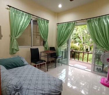 Nanai Road Apartment | Green house