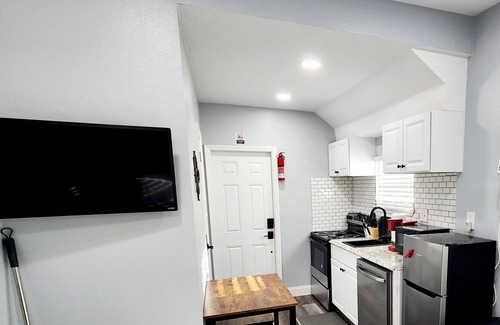 Lakeland Apartment | Green Roof House Studio