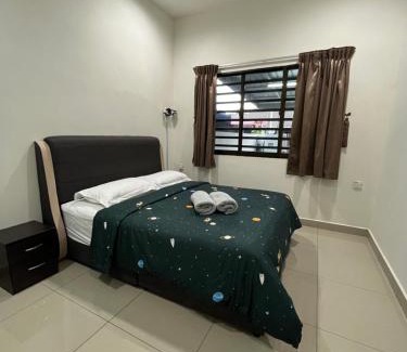 Taman Desa Kenchana House | Green Space Homestay Cozy Family(8-12pax)