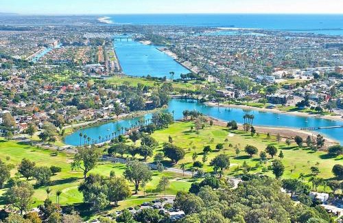 Belmont Heights House | Greenbelt Guesthouse - Unlimited Peace & Privacy Golf Bowling Green & More