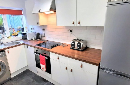Muthill Cottage | Greenbrae East - a cottage that sleeps 4 guests in 2 bedrooms
