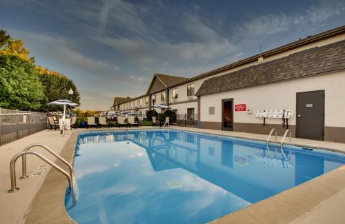 Owensboro Hotel | Greenfield Inn & Suites Owensboro, KY Airport