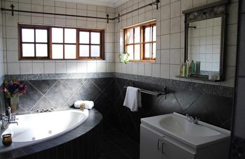 Universitas House | Greenleaf Guest Lodge