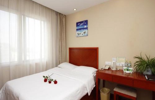 Donggang District Hotel | GreenTree Inn Rizhao West Station Suning Plaza