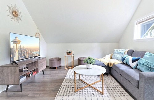Greenwood House | Greenwood Top-Floor Home: Pet Friendly BY Betterstay