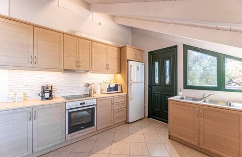 Agia Anna Beach Apartment | Gregory's loft (100 meters from the beach)