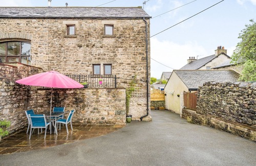 Milnthorpe Cottage | GREYSTONES, pet friendly, with a garden in Milnthorpe