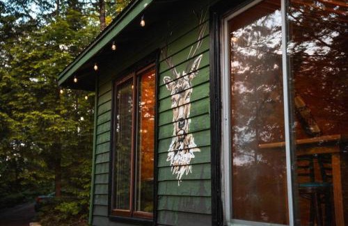Scotia Ski Chalet | Grinmore Lakehouse with Panoramic View & Hot Tub