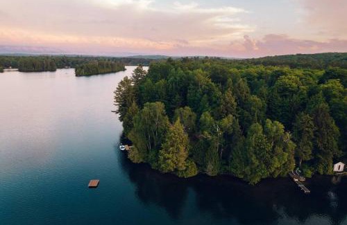 Scotia Ski Chalet | Grinmore Lakehouse with Panoramic View & Hot Tub