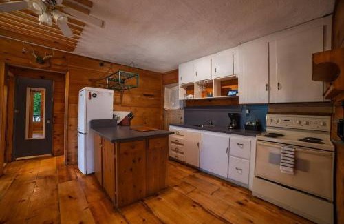 Scotia Ski Chalet | Grinmore Lakehouse with Panoramic View & Hot Tub