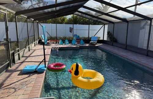 Bradenton House | Grinning Gecko 4Bdr3Bath w NEW ADU, Heated Salt Pool, Indoor-Outdoor Kitchen, Putting Green, Bocce Court-Within 6 miles of AMI
