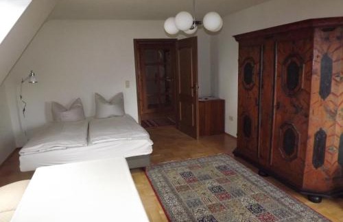 Bußleben Apartment | Große Ferienwohnung am grünen Stadtrand