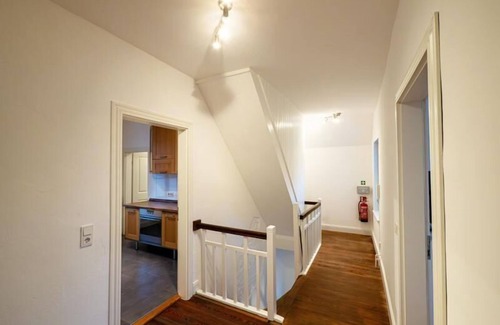 Ahrensburg Apartment | Große Monteurwohnung in Villa – 4 Zimmer, WLAN, TV, Küche – Ahrensburg Nähe Hamburg - OD06b