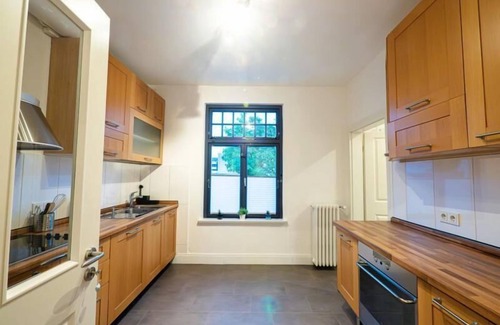 Ahrensburg Apartment | Große Monteurwohnung in Villa – 4 Zimmer, WLAN, TV, Küche – Ahrensburg Nähe Hamburg - OD06b