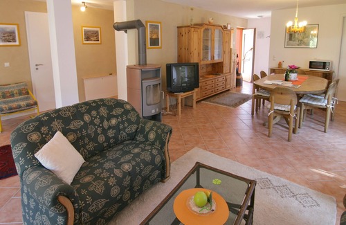 Bad Duerkheim Apartment | Große Neubau-ferienwohnung, Ruhige Waldrand-lage mit Blick auf die Limburg