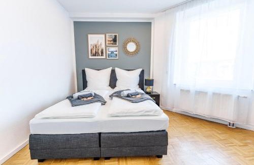 Haan Apartment | Große Terassen-Wohnung mit Grill, Playstation 5, Billardtisch und Massagesessel