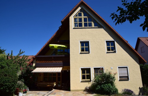Zirndorf Apartment | Großzügig geschnittenes Feriendomizil (105 m2) in Waldrandlage nähe des Playmobil Funparks
