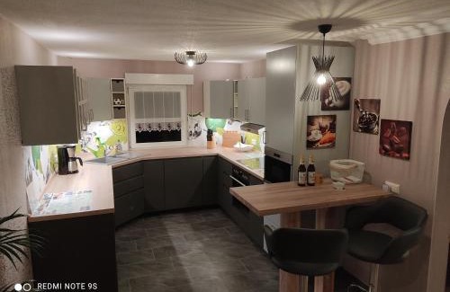 Lauta Apartment | Großzügige Ferienwohnung am Waldesrand im Seenland