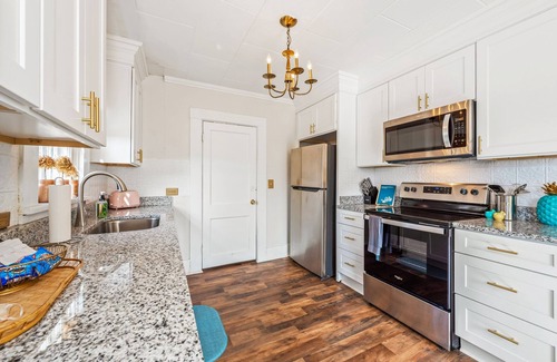 Fort Payne House | Groovy Getaway Loft in Downtown Area with Super Fast Wi-Fi & Dog Friendly