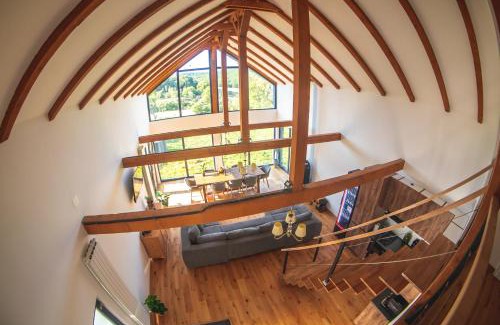 Sura Mare House | Grosser Raw