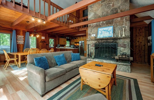 Sky Valley House | Grossi's Geschenk: Lake Access, Dogs Welcome, Dock Slip, Hot Tub, Fireplace!