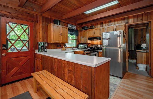 Sky Valley House | Grossi's Geschenk: Lake Access, Dogs Welcome, Dock Slip, Hot Tub, Fireplace!