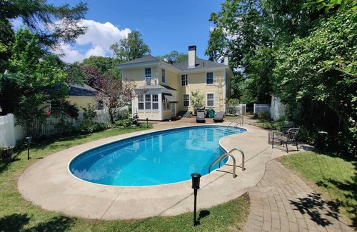 Groton House | Groton Bay/Heated pool opens May 6th 2023!