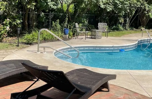 Groton House | Groton Bay/Heated pool opens May 6th 2023!