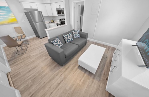 Riverwalk Fort Lauderdale Apartment | Ground Floor 1-Bedroom Apt by the River Near Las Olas w/Sofa Bed & Full Kitchen