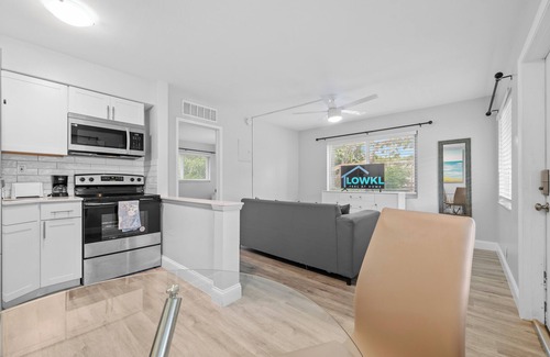 Riverwalk Fort Lauderdale Apartment | Ground Floor 1-Bedroom Apt by the River Near Las Olas w/Sofa Bed & Full Kitchen