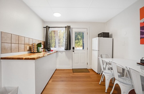 Quilcene Apartment | Ground-floor, dog-friendly hiker's studio with fast WiFi & great location