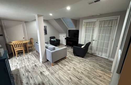 Arlington Apartment | Ground floor guest suite in west Arlington near bike path- pet friendly
