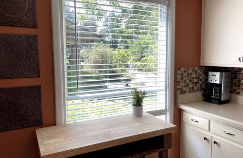 Manito Apartment | Ground Floor Private Apartment Near Manito Park, Downtown, and Sacred Heart