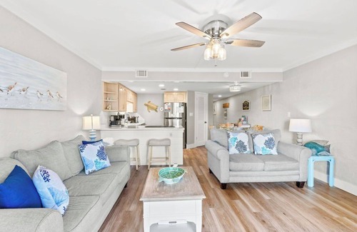 Panama City Beach Condo | Ground floor, park at your front door. Sleeps 6