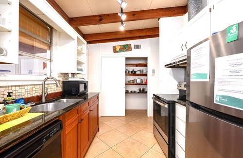 Savannah Beach Cottage | Ground Level, Fenced Yard, Dogs Welcome Easy Walk to Back River Beaches