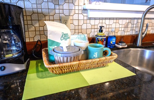 Savannah Beach Cottage | Ground Level, Fenced Yard, Dogs Welcome Easy Walk to Back River Beaches