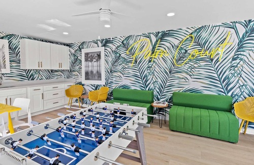 Ash Apartment | Ground Level Studio|2 Double Beds|Close 2 Beach