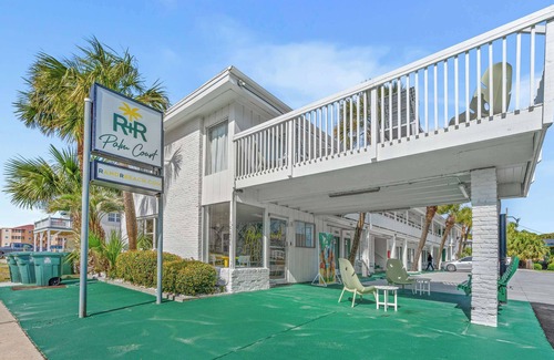 Ash Apartment | Ground Level Studio|2 Double Beds|Close 2 Beach
