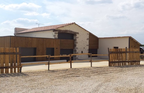 Les Herbiers Cottage | Group accommodation 15 beds 10 minutes from Puy Du Fou